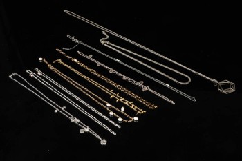 Pernille Corydon, mfl. 10 halskæder af sølv og forgyldt sølv (10)