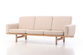 Hans J. Wegner for Getama. Four-person oak sofa, model 'GE-236/4'