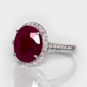 GCI-certificeret ring af 14 kt hvidguld med safir samt pink brillianter på hhv. 5.78 ct/0.40ct