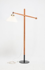 Vilhelm Wohlert (1920-2007) for Le Klint: Standerlampe af teaktræ, model 325