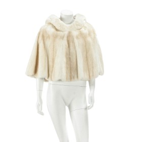 7008 - Kopenhagen Fur. Poncho with mink hood. Onesize