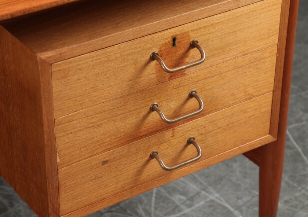 Finn Juhl. Skrivebord af teak