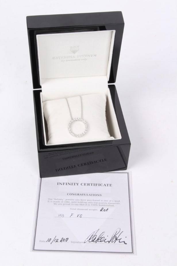 Katerina Pitzner. 'Infinity' Diamant-vedhæng, 18 kt hvidguld, str. medium m/ lang kæde, 2.00 ct.