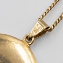 Halskæde med medaljon vedhæng af 14 kt guld.