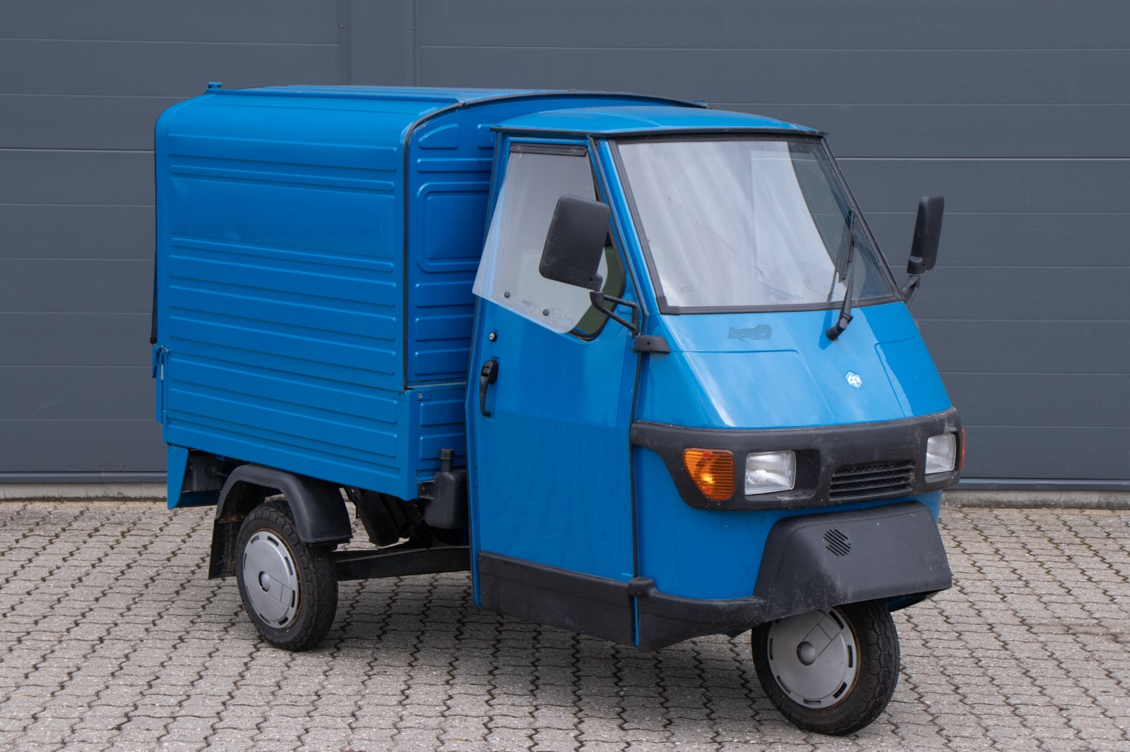 Piaggio Ape 25 Tuk Tuk knallert lukket model fa 2018 | Lauritz.com