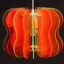 Dansk lampeproducent. Par pendler af farvet plexiglas/plast (2).