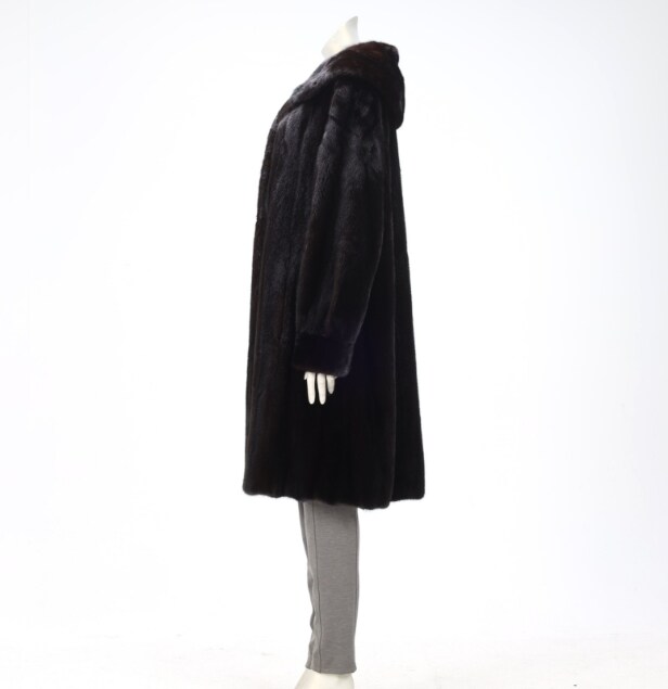 Ole B. Christensen: Brown mink coat, approx. str. 44