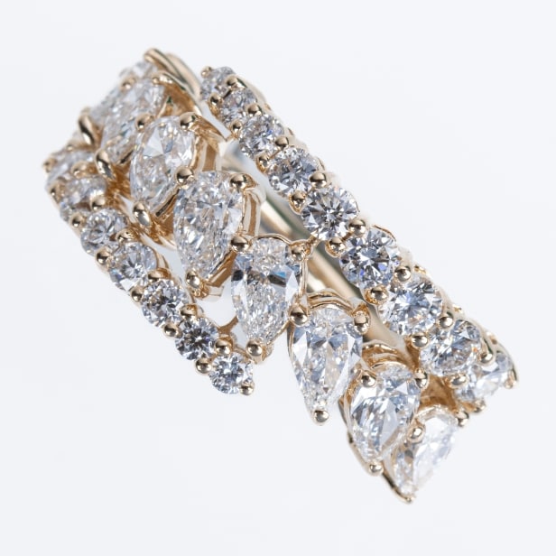 Cross-Over ring af 14 kt med laboratorieskabte diamanter, ca 2.63 ct, Str 54