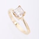 A diamond solitaire ring of 14k gold with a princess-cut diamond of approx. 1.04 ct. Size 55.