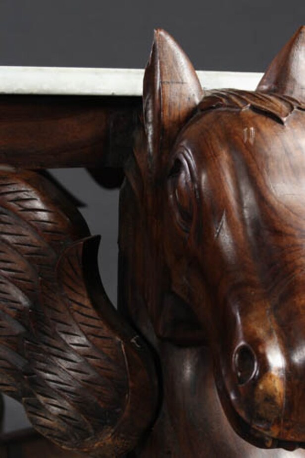 Rundt spisebord med marmorplade, pegasus