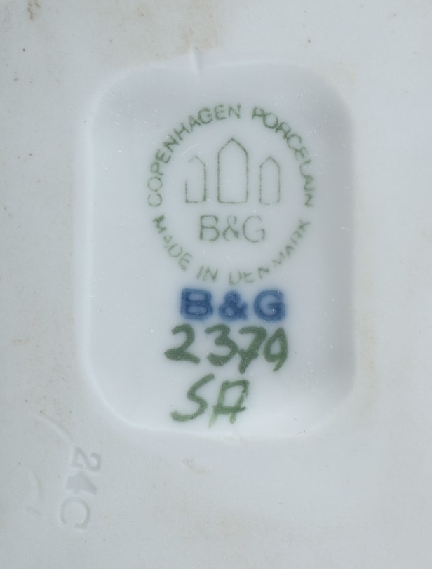 Bing & Grøndahl. 'Sygeplejerske' nr. 2379, 1. sort 
