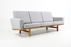 H.J. Wegner for Getama. Three-person sofa, model GE-236/3, oak