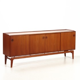 Arne Hovmand-Olsen: Low sideboard in teak model MK189