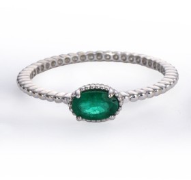 Emerald ring in 18 kt. white gold