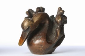 Stine Ring Hansen. 'Den grimme ælling', skulptur af bronze. (cd)