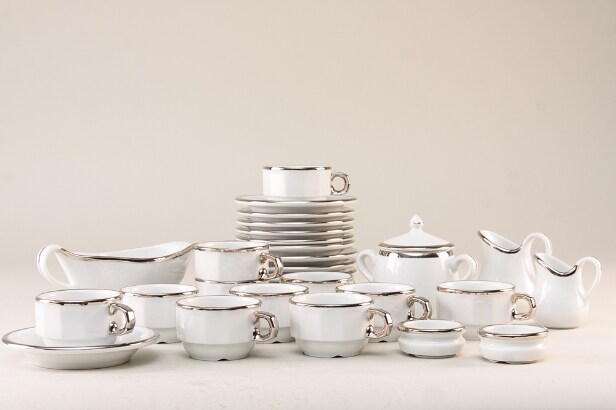 Pillivuyt Bistro hvidt stel af porcelæn med sølvkant (30)