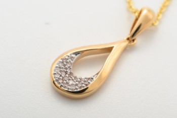 Vedhæng med diamanter af 14 kt. guld, dertil en kæde af forgyldt sterling sølv