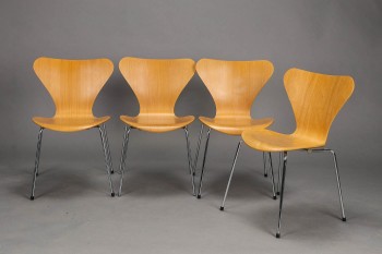 Arne Jacobsen. Fire stole Syveren model 3107, bøg. (4)