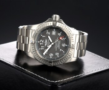 Breitling Avenger Seawolf 44mm. Herreur i titanium med grå skive, 2000erne