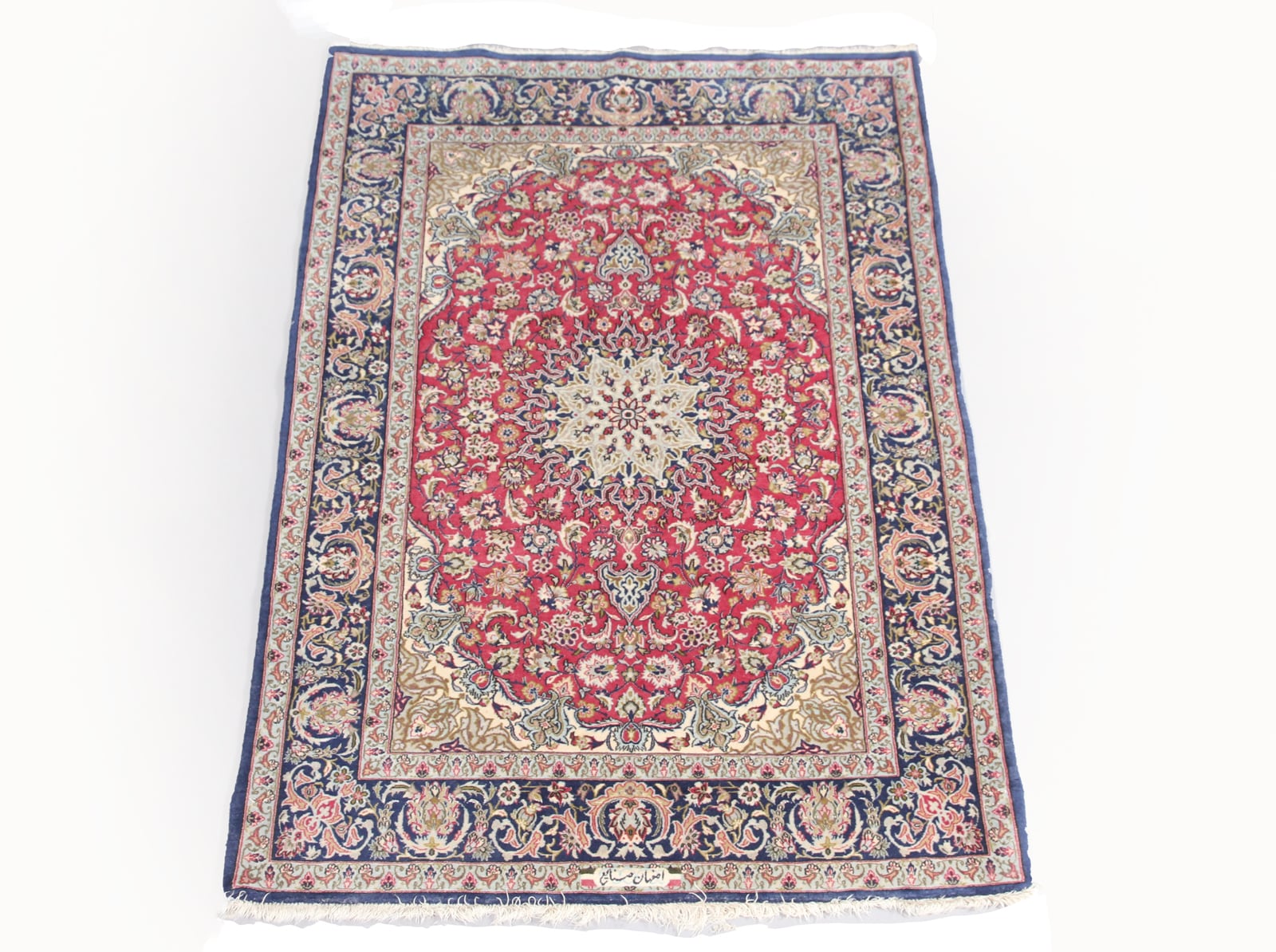 Signed Persian Isfahan with silk, 164 x 112 cm.