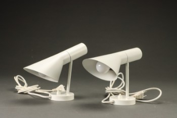 Arne Jacobsen. Et par AJ væglampetter, hvide (2)