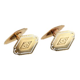 A pair of cufflinks of 14k gold with enamel. (2)