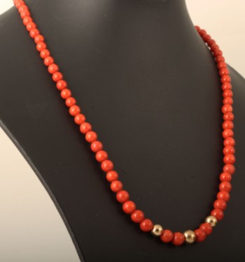 Necklace 14kt with coral and yellow gold links in 14k