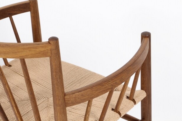 Jørgen Bækmark, tremmestole med armlæn af eg, model J81.(2)