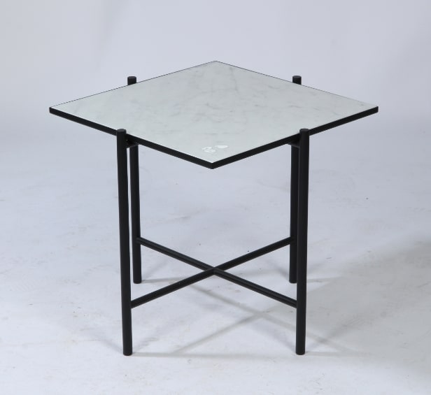 189. Emil Thorup for Handvärk. Sidebord i stål og hvid marmor