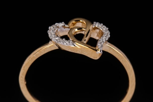 Diamonds by Frisenholm. Heart ring of 9 kt gold