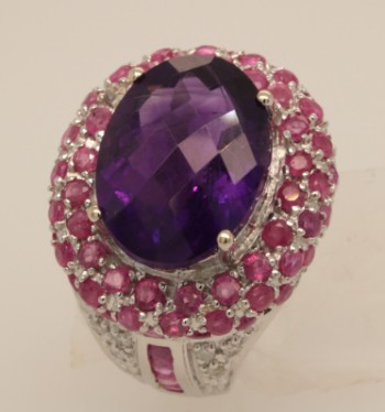 Ring in  14kt  with an amethyst  rubies and diamonds