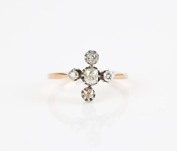 Diamantring af guld og sølv. Ringstr. 56,5.