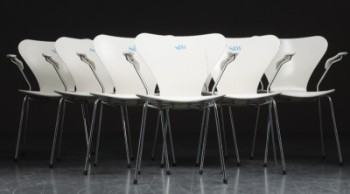 Arne Jacobsen for Fritz Hansen. Sæt på syv Syver armstole, model 3207 (7)