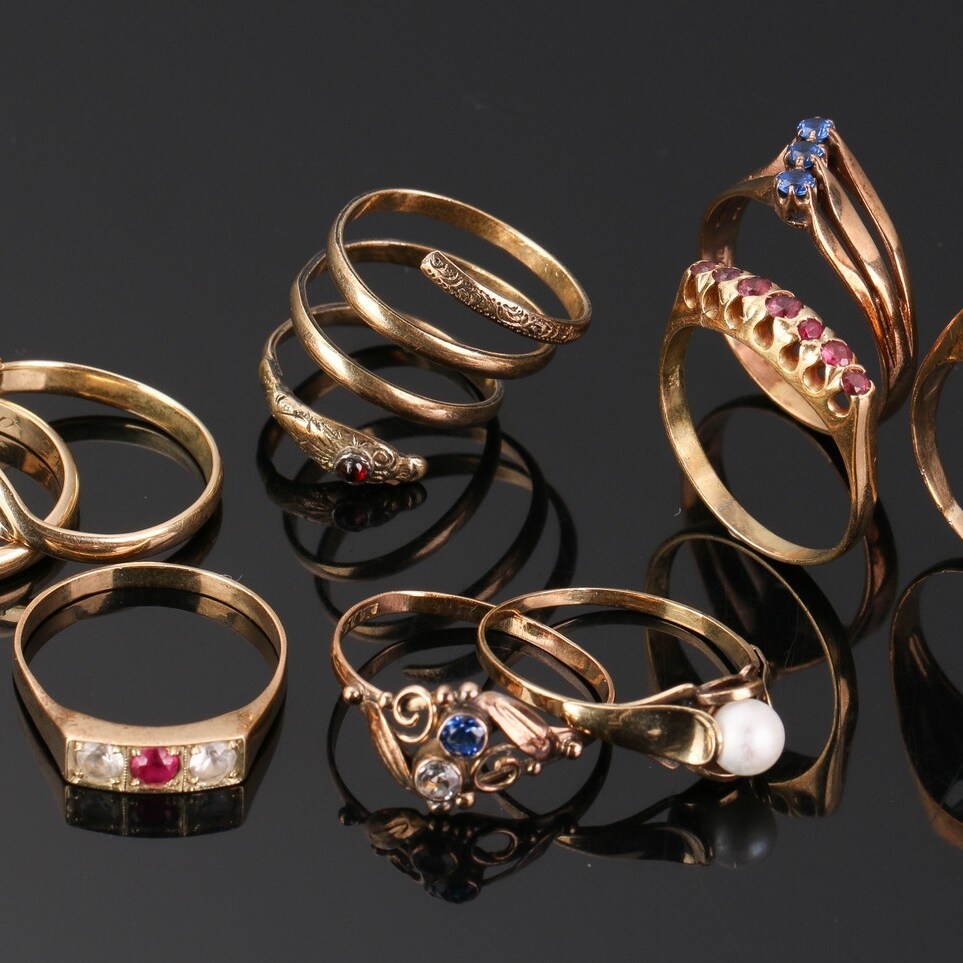 Samling guldringe af 8/14 kt | Lauritz.com