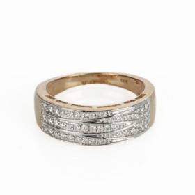 Diamond ring of 9 kt. gold