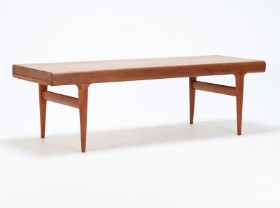 Johannes Andersen for Uldum Møbelfabrik: Sofabord af teaktræ, 1960'erne