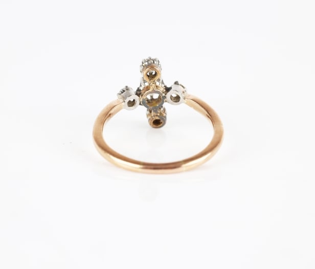 Diamantring af guld og sølv. Ringstr. 56,5.