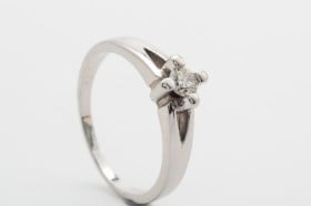 Miss Diamond, str. 55, solitairering med brillant på ca. 0.18 ct. 14 kt. hvidguld