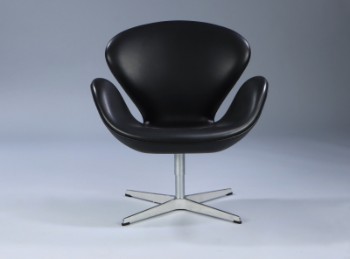 Arne Jacobsen. Lænestol Svanen, model 3320, Black label 2021, sort læder,