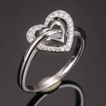 Diamonds by Frisenholm. Diamantring af 14 kt. hvidguld, ca. 0.14 ct.