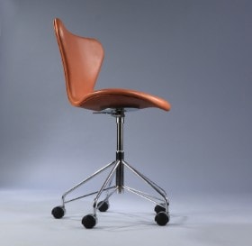 Arne Jacobsen. Kontorstol, 'Syveren', anilinlæder, model 3117