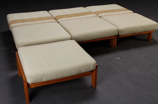 Hans J. Wegner f. 1914 - 2007. Getama stole/seng samt skammel.(4)
