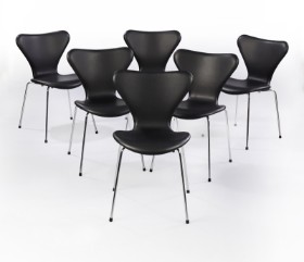 Arne Jacobsen. A set of six chairs 'Syveren', model 3107, black aniline leather. New Seat height 46.5 cm. (6)