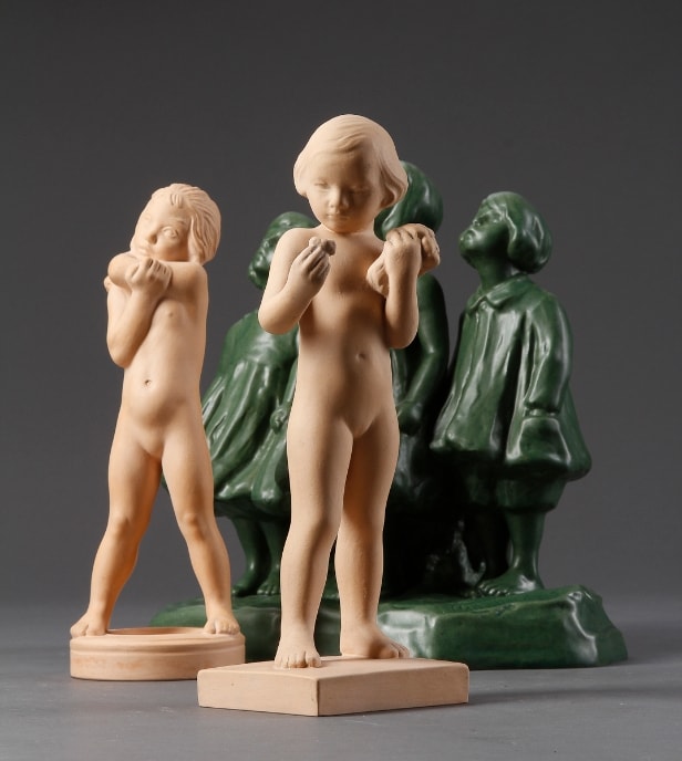 P. Ipsens enke - Terracotta figurer. (3)