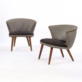 Danish furniture manufacturer. A pair of lounge chairs from the 60s (2)