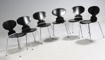 Arne Jacobsen. Myren. Spisestole / stabelstole, model 3101, nylakerede sorte (6)