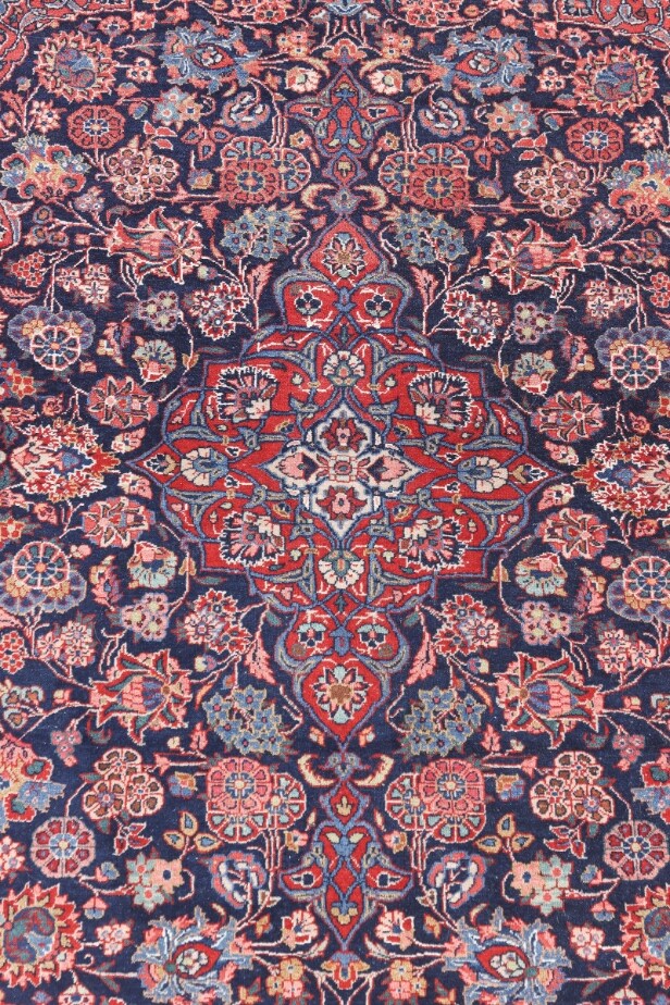 Persian Keshan carpet, 194 x 138 cm.