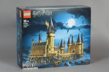 Lego-Harry Potter. Hogwarts Castle (år 2018), nr. 71043