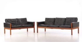 Hans J. Wegner. Tre- samt to-pers. sofa af teak, model 'AP-62' (2)