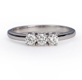 Three-stone ring in 18 kt. white gold, 0.43 ct.